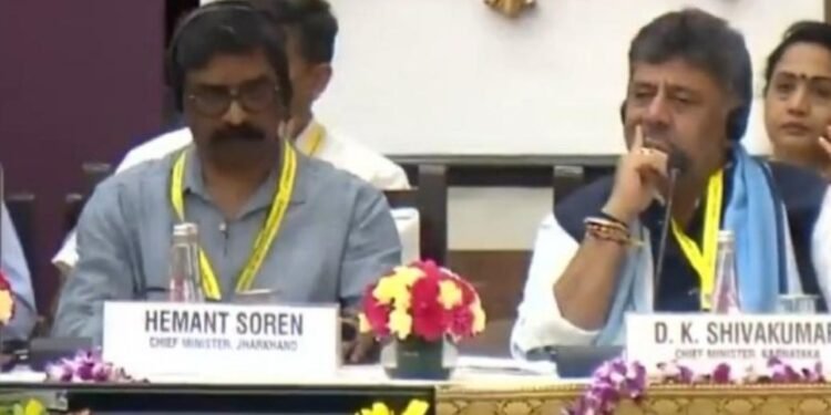 “सिर्फ खनिज निकालने वाला राज्य न समझे केंद्र, हमें विकास में बराबर का साझेदार बनाएं!”— नीति आयोग की बैठक में गरजे CM हेमंत सोरेन; दिल्ली में रखी 1.36 लाख करोड़ बकाया और हकों की बड़ी मांग
