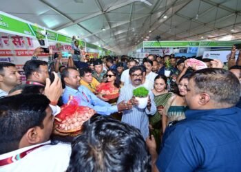 “आधी जिम्मेदारी सरकार की, आधी किसानों की… फिर दुनिया की कोई ताकत झारखंड को हरा नहीं सकती!”— रांची के कृषि मेला में बोले CM हेमंत सोरेन; सिमडेगा के आम की लंदन में गूंज