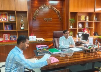 गढ़वा में पानी की किल्लत पर DC का कड़ा एक्शन, खराब पड़े चापाकलों को लेकर बीडीओ पर फूटा गुस्सा— “पोर्टल पर शिकायतें पेंडिंग रहीं तो नपेंगे अधिकारी!”