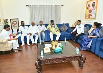 नव निर्वाचित राज्यसभा सांसद बैद्यनाथ राम पहुंचे मुख्यमंत्री आवास, CM हेमंत सोरेन ने गले मिलकर दी बधाई; बोले— “अब संसद के उच्च सदन में गूंजेगी झारखंड की हुंकार”