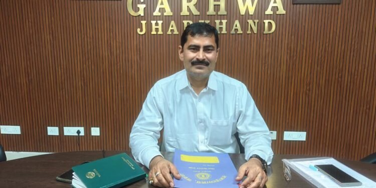 Re-NEET परीक्षा में परिंदा भी नहीं मार पाएगा पर, गढ़वा के तीन केंद्रों पर धारा-163 लागू! SDO का कड़ा आदेश— “इलेक्ट्रॉनिक गैजेट्स लाए तो सीधे होगी जेल”
