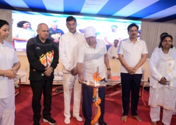 डिजिटल लत और मानसिक तनाव पर ‘योग’ का प्रहार! रांची यूनिवर्सिटी में स्वास्थ्य मंत्री डॉ. इरफान अंसारी की अगुवाई में उमड़ा जनसैलाब; उत्कृष्ट खिलाड़ी हुए सम्मानित