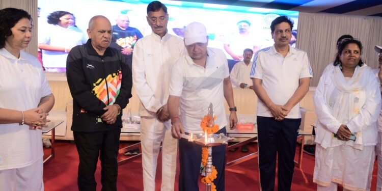 डिजिटल लत और मानसिक तनाव पर ‘योग’ का प्रहार! रांची यूनिवर्सिटी में स्वास्थ्य मंत्री डॉ. इरफान अंसारी की अगुवाई में उमड़ा जनसैलाब; उत्कृष्ट खिलाड़ी हुए सम्मानित