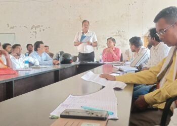 वोटर लिस्ट में गड़बड़ी करने वाले हो जाएं सावधान! मुख्य निर्वाचन कार्यालय से सीधे गढ़वा पहुंचे अफसर; BLO और BLA-2 को दी ट्रेनिंग, कहा— “हर हाल में शुद्ध चाहिए डेटा!”