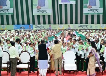 “बिना एक रुपया दिए, पूरी तरह निष्पक्ष और पारदर्शी बहाली!”— खेलगांव में भावुक हुए नवनियुक्त शिक्षक; सीएम हेमंत सोरेन ने 1,042 सहायक आचार्यों को सौंपा नियुक्ति पत्र, लॉन्च की ‘CPD’ ट्रेनिंग