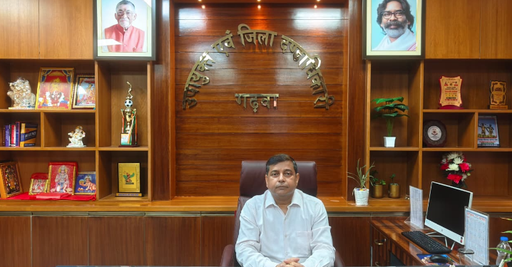 गढ़वा में मतदाता सूची शुद्धिकरण का अंतिम दौर! 7.25 लाख से अधिक प्रपत्रों का डिजिटाइजेशन पूरा; 5 अगस्त को जारी होगा प्रारूप