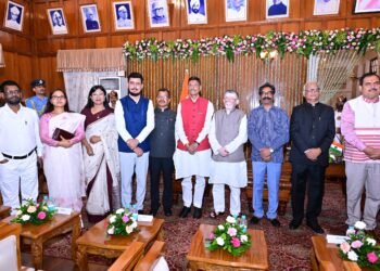 पारदर्शिता और जनहित के नए युग की शुरुआत! लोक भवन में गूंजी देश सेवा की सौगंध; राज्यपाल ने 4 नवनियुक्त सूचना आयुक्तों को दिलाई शपथ, साक्षी बने सीएम हेमंत सोरेन