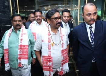 “अब ‘माइंस’ से नहीं, ‘माइंड्स’ से होगी झारखंड की पहचान!”— दिल्ली में CM हेमंत सोरेन का बड़ा शंखनाद; गूगल-माइक्रोसॉफ्ट के दिग्गजों संग ‘विज़न 2050’ पर महा-मंथन