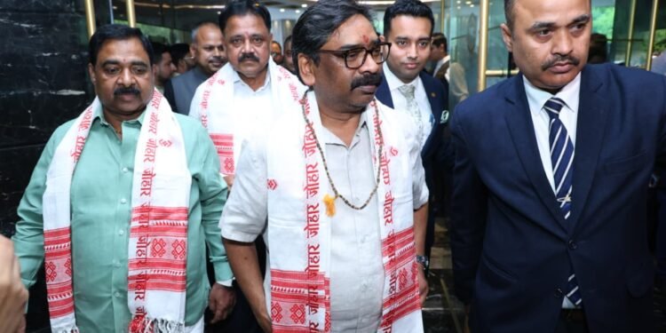 “अब ‘माइंस’ से नहीं, ‘माइंड्स’ से होगी झारखंड की पहचान!”— दिल्ली में CM हेमंत सोरेन का बड़ा शंखनाद; गूगल-माइक्रोसॉफ्ट के दिग्गजों संग ‘विज़न 2050’ पर महा-मंथन