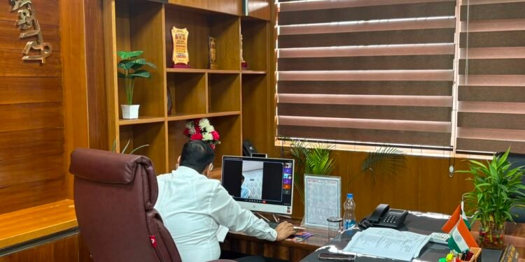 गढ़वा DC का अल्टीमेटम— “वोटर लिस्ट के काम में सुस्ती दिखाई, तो सीधे नपेंगे अफसर!” 29 जुलाई तक हर हाल में टारगेट पूरा करने का हुक्म
