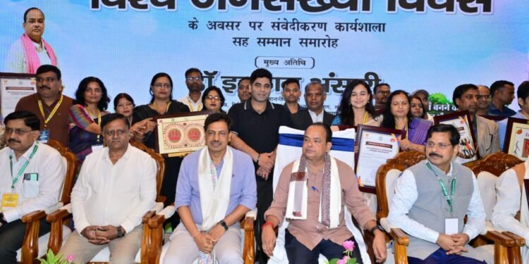 रिम्स का बोझ होगा कम, रांची में खुलेगा ‘एम्स’ और ‘रिम्स-2’! विश्व जनसंख्या दिवस पर स्वास्थ्य मंत्री डॉ. इरफान अंसारी का बड़ा ऐलान, उत्कृष्ट स्वास्थ्यकर्मी हुए सम्मानित