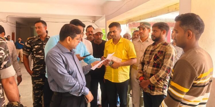 गढ़वा DC का सुदूरवर्ती प्रखंडों में ‘सप्राइज’ औचक निरीक्षण, भंडरिया से बड़गड़ तक हड़कंप! गायब डॉक्टर पर गिरी गाज, जल संकट पर तुरंत बोरिंग का आदेश