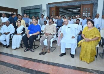 पूर्व मंत्री मन्नान मल्लिक के निधन से शोक में डूबा झारखंड, विधानसभा पहुंचे CM हेमंत सोरेन; पार्थिव शरीर पर पुष्पचक्र अर्पित कर ढांढ़स बंधाया