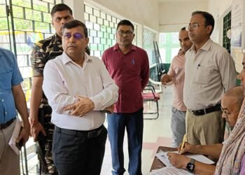 गढ़वा में विश्व जनसंख्या दिवस पर स्वास्थ्य वीरों का ‘महा-सम्मान’, उपायुक्त ने दिखाई जागरूकता रथ को हरी झंडी; नुक्कड़ नाटक ने मोहा मन