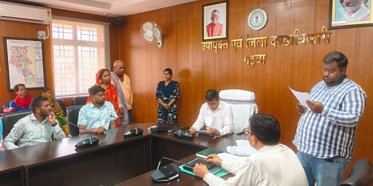 गढ़वा समाहरणालय में DC की ‘ऑन-द-स्पॉट’ अदालत, जमीन मुआवजे से लेकर ‘मंईयां सम्मान योजना’ की शिकायतों पर लिया कड़ा एक्शन!