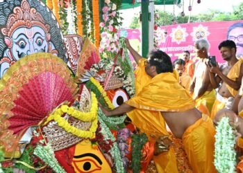 रांची में रथयात्रा का महा-उत्सव: राज्यपाल और CM हेमंत सोरेन ने खींची महाप्रभु जगन्नाथ के रथ की डोरी; धुर्वा में बनेगा भव्य तोरणद्वार!