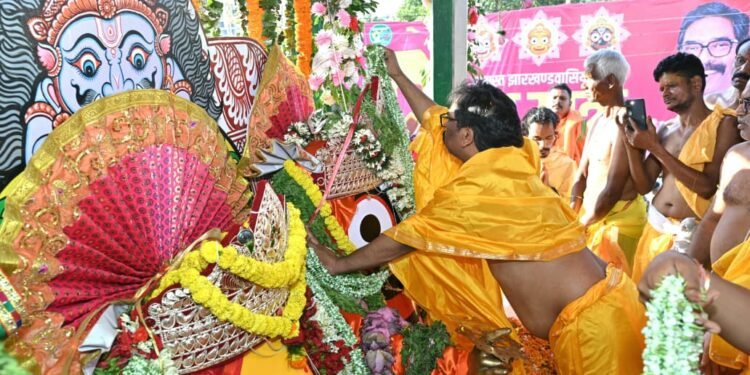 रांची में रथयात्रा का महा-उत्सव: राज्यपाल और CM हेमंत सोरेन ने खींची महाप्रभु जगन्नाथ के रथ की डोरी; धुर्वा में बनेगा भव्य तोरणद्वार!