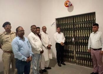 ईवीएम-वीवीपैट की सुरक्षा पर DC का ‘कड़ा पहरा’, वेयरहाउस पहुंचे उपायुक्त पशुपति नाथ मिश्रा; सीसीटीवी से लेकर सुरक्षा बलों की मुस्तैदी जांची!