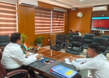 गढ़वा में वोटर लिस्ट पुनरीक्षण का ‘सुपर संडे एक्शन’: 100% फॉर्म वितरण के बाद अब शहरी बूथों पर लगेंगे विशेष कैंप; सुस्त प्रखंडों को DC की सख्त चेतावनी!