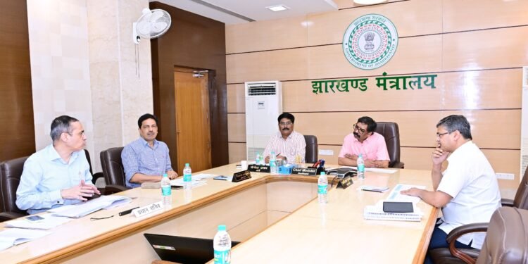 शराब माफियाओं पर कसने जा रहा कड़ा शिकंजा! CM हेमंत सोरेन का बड़ा निर्देश— ‘वाहनों में जीपीएस-डिजिटल लॉक लगाएं, 583 उत्पाद सिपाहियों को जल्द दें नियुक्ति पत्र’