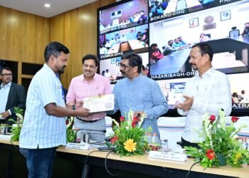 जमशेदपुर में खुलेगा वर्ल्ड क्लास ड्राइविंग इंस्टीट्यूट! CM हेमंत सोरेन की मौजूदगी में सरकार और टाटा मोटर्स का बड़ा MoU; 10 हजार को मिले लाइसेंस