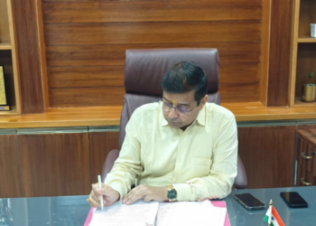 रिश्वतखोरी पर गढ़वा DC का सबसे बड़ा स्ट्राइक! खरौंधी PMAY-G प्रखंड समन्वयक तत्काल प्रभाव से कार्यमुक्त; स्पष्टीकरण पाया गया असंतोषजनक