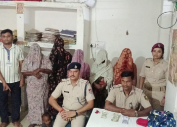 ट्रेन चढ़ाते समय पर्स पर हाथ साफ! आरा स्टेशन पर ‘ऑपरेशन यात्री सुरक्षा’ के तहत महाराष्ट्र का महिला चोर गिरोह रंगे हाथ गिरफ्तार