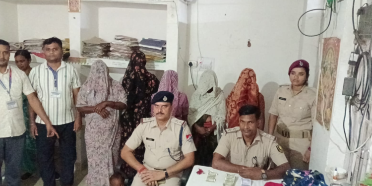 ट्रेन चढ़ाते समय पर्स पर हाथ साफ! आरा स्टेशन पर ‘ऑपरेशन यात्री सुरक्षा’ के तहत महाराष्ट्र का महिला चोर गिरोह रंगे हाथ गिरफ्तार