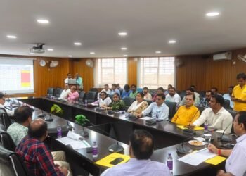 झोलाछाप डॉक्टरों और अवैध क्लिनिकों पर गढ़वा DC का बड़ा एक्शन! BDO और थाना प्रभारी के साथ छापेमारी के सख्त निर्देश