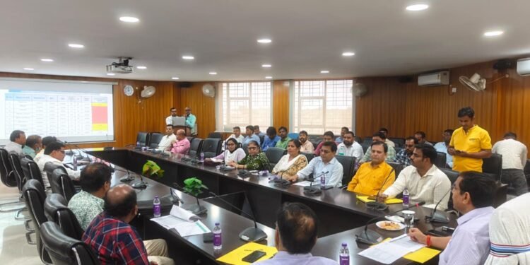 झोलाछाप डॉक्टरों और अवैध क्लिनिकों पर गढ़वा DC का बड़ा एक्शन! BDO और थाना प्रभारी के साथ छापेमारी के सख्त निर्देश
