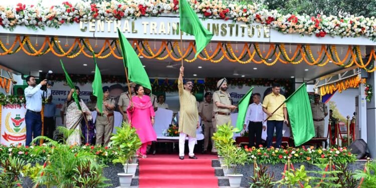 आगलगी की घटनाओं पर तुरंत होगा एक्शन! CM हेमंत सोरेन ने 58 आधुनिक फायर सेफ्टी वाहनों को दिखाई हरी झंडी; संकरी गलियों तक पहुंचेगी मदद