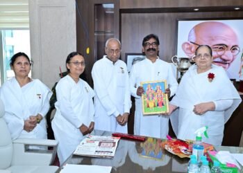 राखी के धागे से प्रेम और पवित्रता का संदेश! विधानसभा में ब्रह्माकुमारी बहनों ने CM हेमंत सोरेन को बांधी राखी; राज्य की सुख-समृद्धि की कामना