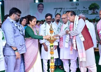 धरा को हरा-भरा बनाने का संकल्प! विधानसभा में ’77वाँ राज्यव्यापी वन महोत्सव’; स्पीकर और CM हेमंत सोरेन ने किया पौधारोपण