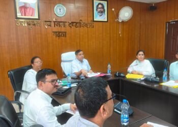 किसानों की बल्ले-बल्ले! गढ़वा DC पशुपति नाथ मिश्रा ने दिए उन्नत कृषि के निर्देश; दलहन-तिलहन बीज पर मिलेगा 50% अनुदान