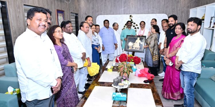 युवाओं के भविष्य पर बड़ा फैसला! CM हेमंत सोरेन से मिला कांग्रेस का शिष्टमंडल; कैबिनेट निर्णयों के लिए जताया आभार