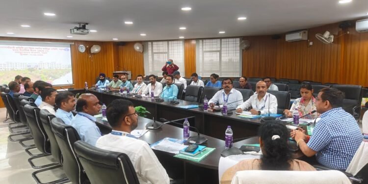 गढ़वा का धमाकेदार प्रदर्शन! क्रॉप लोन में पूरे झारखंड में नंबर-1; CD रेशियो में चौथे पायदान पर पहुंचा जिला, DC ने सुस्त बैंकों की लगाई क्लास