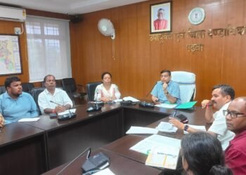 आजीविका और महिला सशक्तिकरण पर गढ़वा DC का सख्त रुख! JSLPS की समीक्षा बैठक में खराब प्रदर्शन वाले BPM को फटकार; सुधरने के कड़े निर्देश