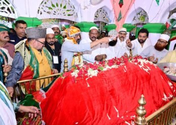 डोरंडा मजार पर सुफयाना रंग, CM हेमंत सोरेन ने मांगी अमन-चैन की दुआ! रिसालदार बाबा के 219वें उर्स पर की चादरपोशी