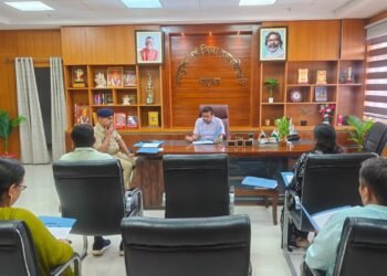 गढ़वा में महिलाओं और बच्चियों के सशक्तीकरण की नई पहल! मिशन शक्ति की बैठक में DC का बड़ा फैसला; हर विभाग में तैनात होंगे नोडल अफसर