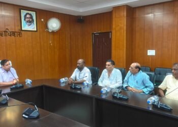 वोटर लिस्ट पुनरीक्षण (SIR) पर एक्शन मोड में प्रशासन! गढ़वा DC की सर्वदलीय बैठक; गड़बड़ी या अफ़वाह फैलाने वालों पर होगी सख्त कानूनी कार्रवाई