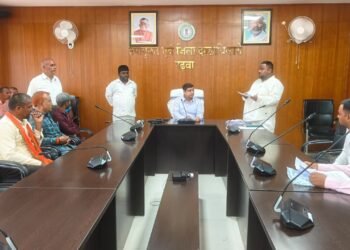 जनता के दरबार में गढ़वा DC का सख्त रुख! जनसुनवाई में सुनीं जन-समस्याएं; उज्ज्वला योजना में धोखाधड़ी से लेकर इलाज की गुहार पर त्वरित कार्रवाई