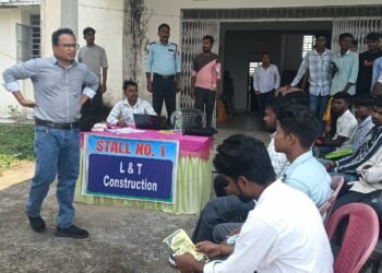 हुनर से आत्मनिर्भरता की ओर गढ़वा के कदम! आईटीआई भंडरिया में लगा प्रधानमंत्री अप्रेंटिसशिप मेला; 15 युवाओं को मिला रोजगार, 17 हुए शॉर्टलिस्ट