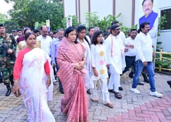 ‘सोनू भैया का न रहना राज्य के लिए अपूरणीय क्षति!’ गिरिडीह पहुंचे CM हेमंत सोरेन; दिवंगत पूर्व मंत्री स्व. सुदिव्य कुमार सोनू के श्राद्ध कर्म में हुए शामिल, दी भावभीनी श्रद्धांजलि
