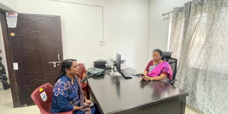 संकटग्रस्त महिलाओं और कुपोषित बच्चों के लिए गढ़वा प्रशासन मुस्तैद! DDC प्रेमलता मुर्मू ने OSC और MTC का किया औचक निरीक्षण; दिए सख्त निर्देश