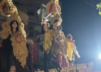 आरा में डीजे की धुन और थिरकते कदमों के बीच देर रात तक चला माँ दुर्गे की प्रतिमाओं का विसर्जन; एसपी अवधेश दीक्षित खुद संभालते रहे सुरक्षा की कमान
