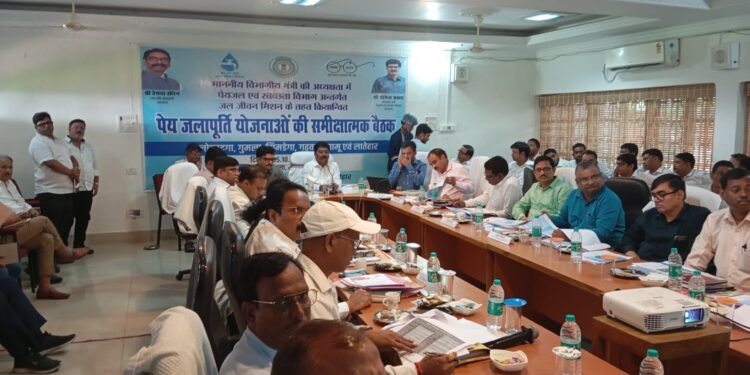 जल जीवन मिशन में लापरवाही पर मंत्री का कड़ा रुख! बेतला में 6 जिलों की समीक्षा बैठक; कहा— ‘सुस्त ठेकेदारों को करें ब्लैकलिस्ट’