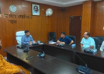 गढ़वा में वोटर लिस्ट का स्पेशल ‘सुपर-ड्राईव’! अब दफ्तरों के चक्कर काटने का झंझट खत्म; BLO घर-घर आकर जोड़ेंगे नए मतदाताओं के नाम
