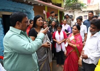 दुखों के दौर में मिला संबल! वियतनाम में मृत रांची के योग शिक्षक के परिजनों को मिली 5 लाख की आर्थिक सहायता; CM के निर्देश पर सौंपी गई राशि