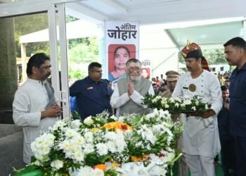 राज्य के सर्वोच्च पद से मिला गहरा शोक संदेश! राज्यपाल संतोष कुमार गंगवार ने CM हेमंत सोरेन की दिवंगत माता रूपी सोरेन को दी भावभीनी श्रद्धांजलि