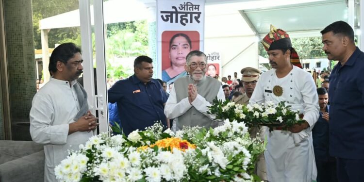 राज्य के सर्वोच्च पद से मिला गहरा शोक संदेश! राज्यपाल संतोष कुमार गंगवार ने CM हेमंत सोरेन की दिवंगत माता रूपी सोरेन को दी भावभीनी श्रद्धांजलि